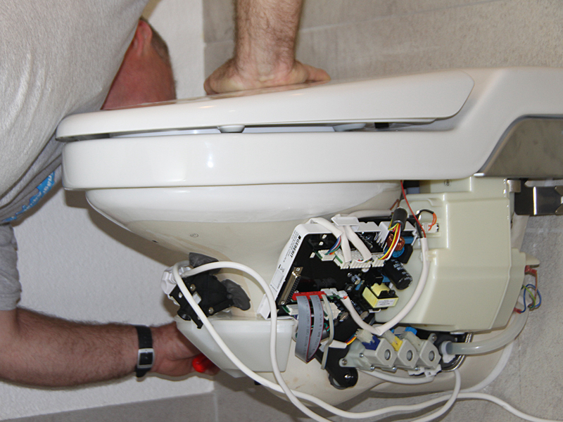 Gnägi Aquatech AG Service und Reparatur an Toilette